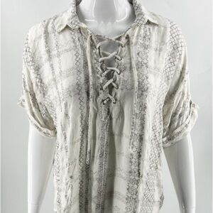 Daytrip Lace-Up V-Neck Peasant Top in Cream